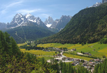 Kramerhof, Zimmer, Camere, Sexten, Sesto, Hochpustertal, Alta Pusteria, Dolomiten, Dolomiti, Dolomites, Suedtirol, Alto Adige, Drei Zinnen, Tre Cime,  Rotwand, Croda Rossa, Helm, Monte Elmo