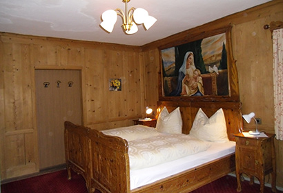 Kramerhof, Zimmer, Camere, Sexten, Sesto, Hochpustertal, Alta Pusteria, Dolomiten, Dolomiti, Dolomites, Suedtirol, Alto Adige, Drei Zinnen, Tre Cime,  Rotwand, Croda Rossa, Helm, Monte Elmo